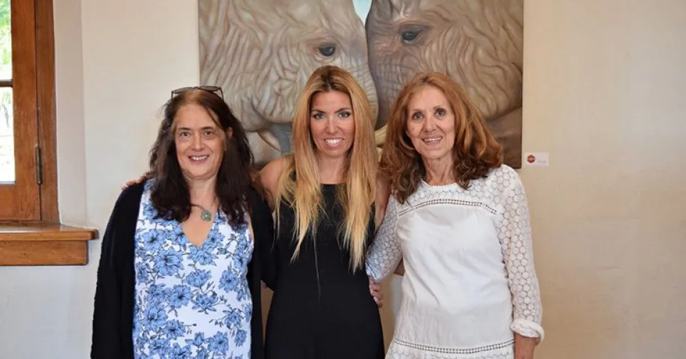 “Inspiración”: Daniela Dursi expone sus pinturas en la Sala de Prensa