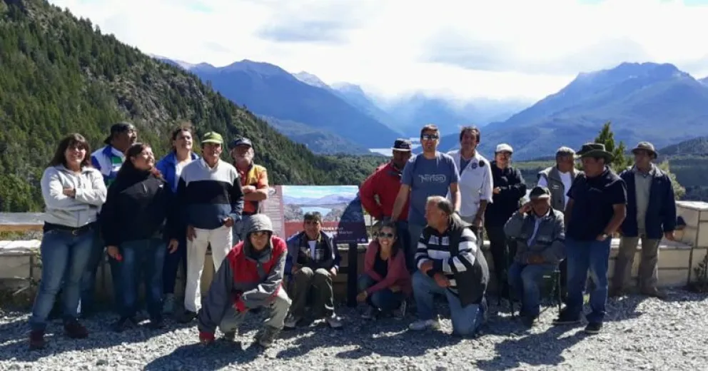 Personas de los hogares Emaús y Betania visitaron el Lago Steffen