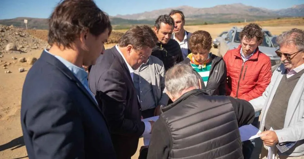 El gobernador visitó obras que se construyen en Bariloche