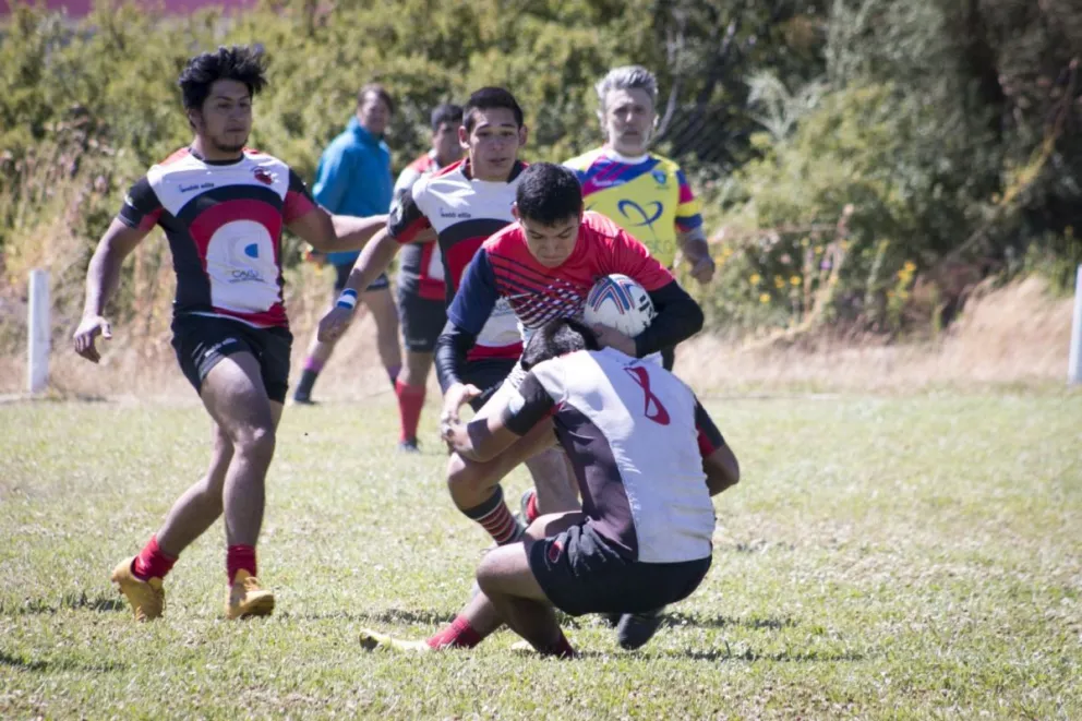 Dina Huapi se quedó con el primer Seven de la Estepa en un día de enormes emociones
