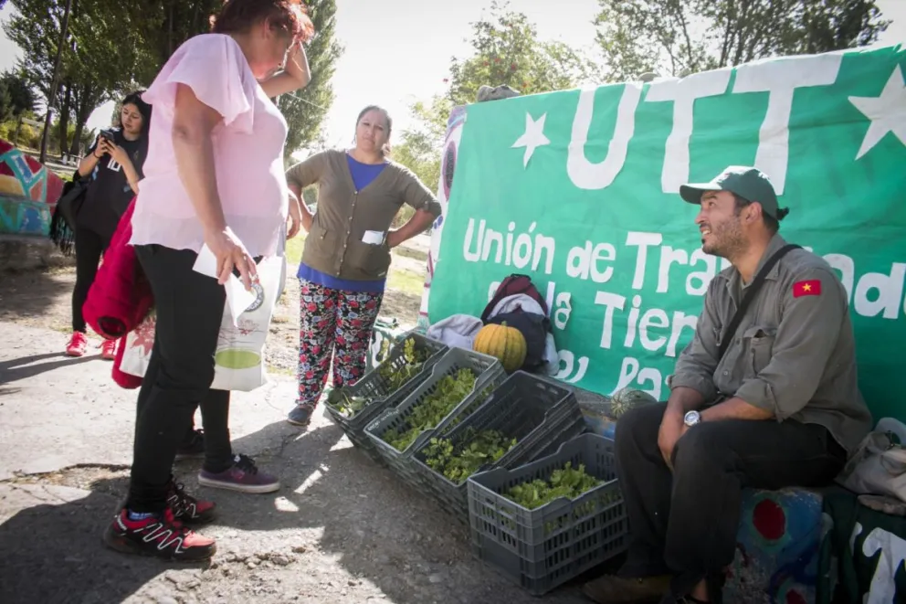 Productores locales regalaron verduras en respaldo a sus colegas de Buenos Aires 