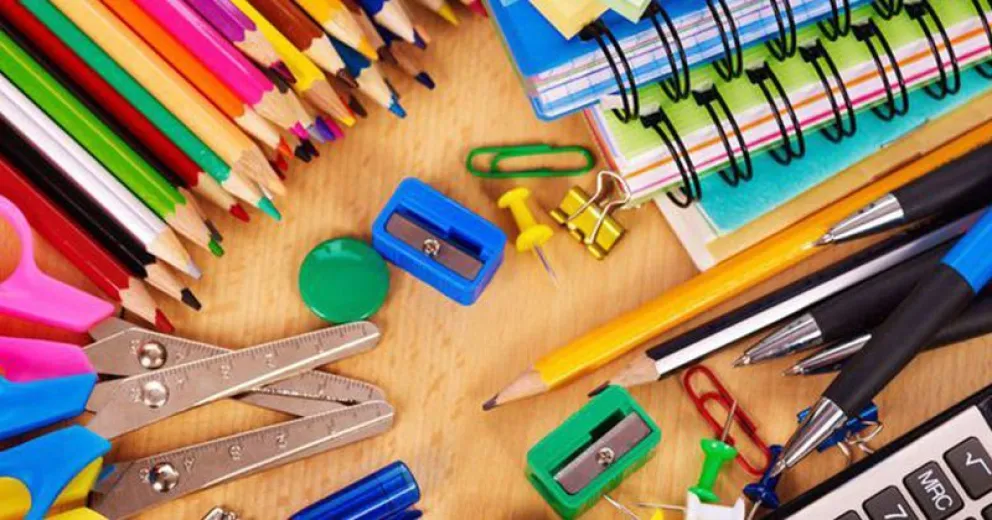Comenzó una colecta solidaria de útiles escolares y guardapolvos