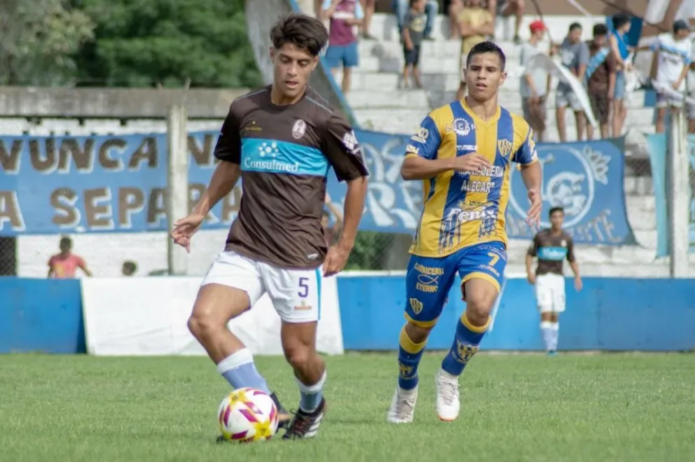 El barilochense Sebastián Arriagada enfrenta a Independiente jugando para Atlas