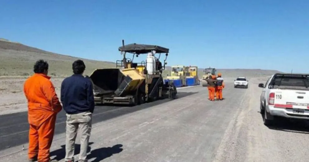 El asfalto de la Ruta 23 no estará terminado antes de fin de año
