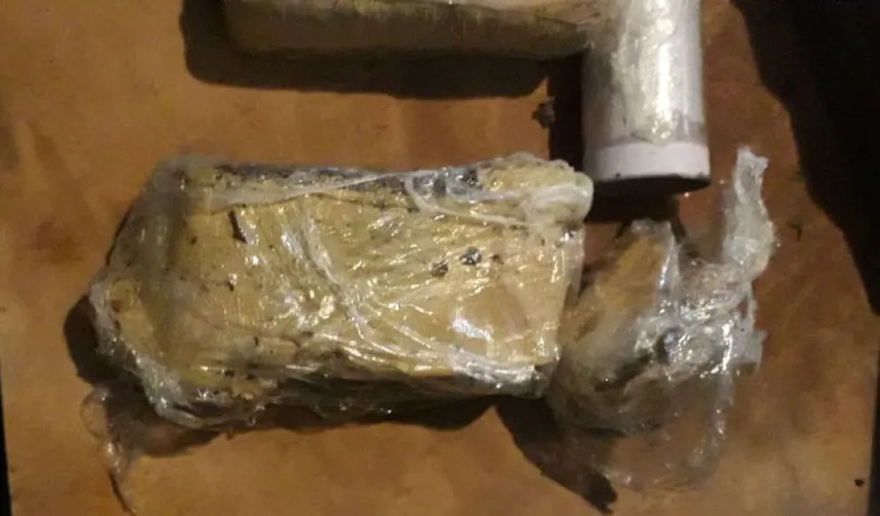 Descartaron un kilo de marihuana arrojándolo a la casa de los vecinos