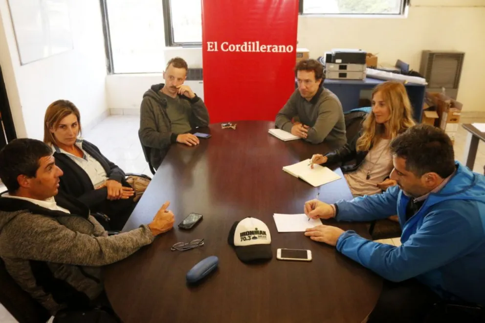 Gran transmisión por la 93.7, la radio de El Cordillerano