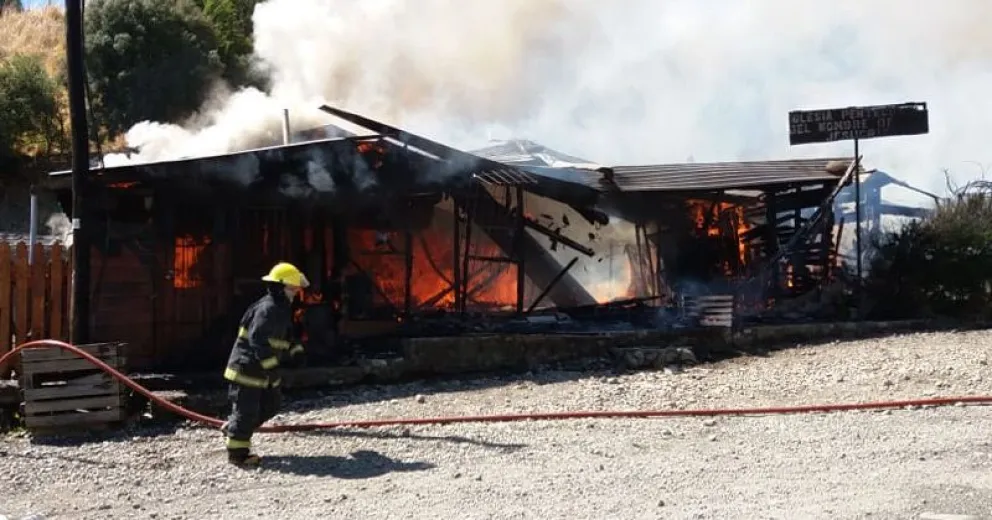 Voraz incendio en una iglesia   