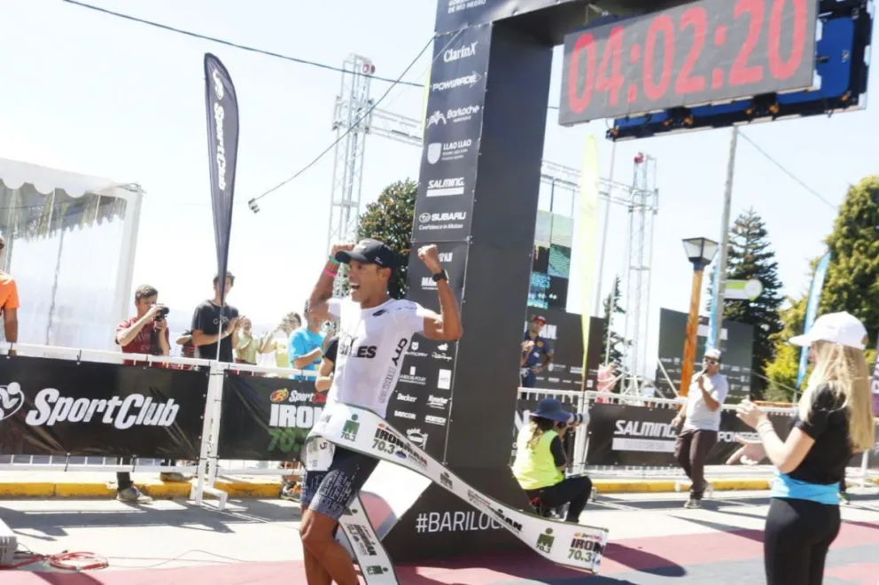 Santiago Ascenco fue el primero en llegar a la meta del IronMan 70.3