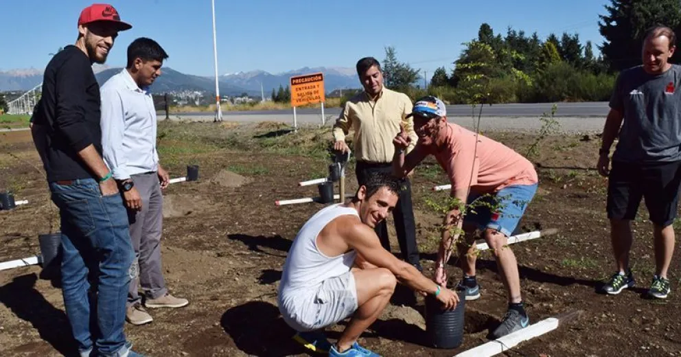 Se plantaron los primeros ejemplares del bosque Ironman en el Este de la ciudad