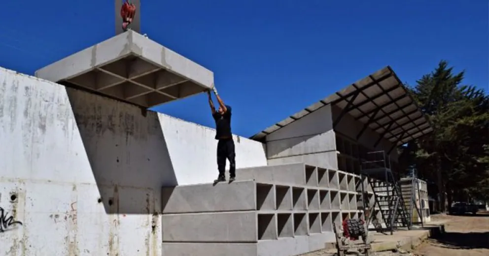 Cementerio: comenzarán asfaltado de calles, colocarán más luces y levantarán los paredones