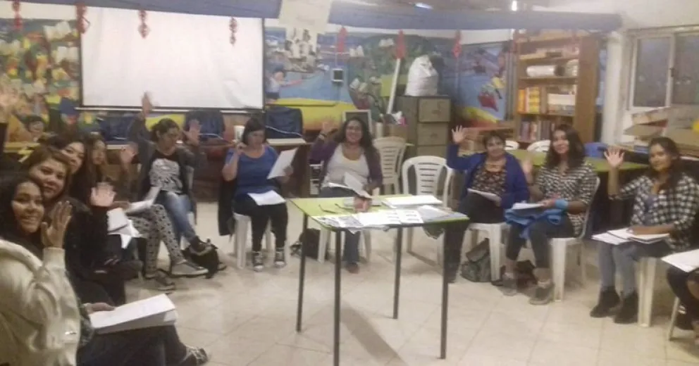 Comenzó un curso de lenguaje de señas a muy bajo costo