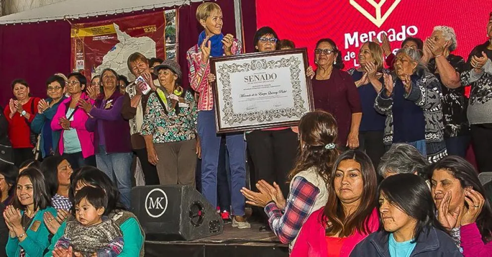 García Larraburu distinguió al Mercado de la Estepa