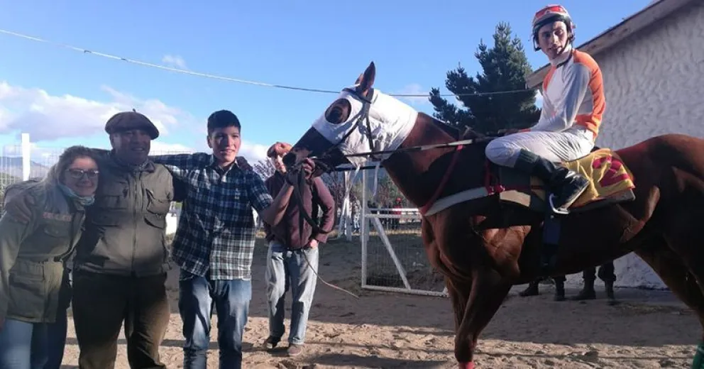 El clásico "Día de la Mujer" quedó para Gran Pakito de El Foyel, en una tarde con incidentes