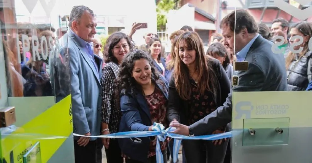 El gobernador inauguró la nueva oficina del IPROSS en Bariloche