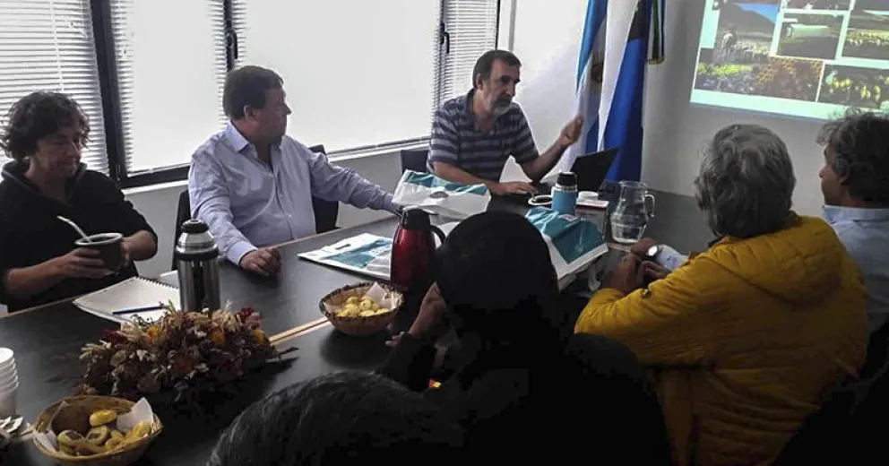 La Provincia brinda apoyo al INTA Bariloche para potenciar la zafra lanera