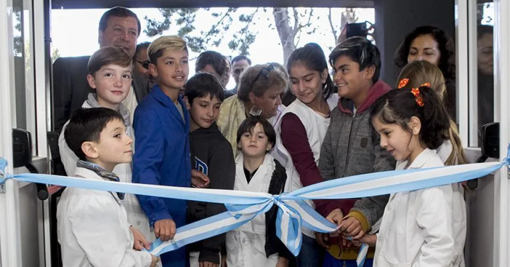 Quedó inaugurado el SUM de la escuela 312 de Dina Huapi