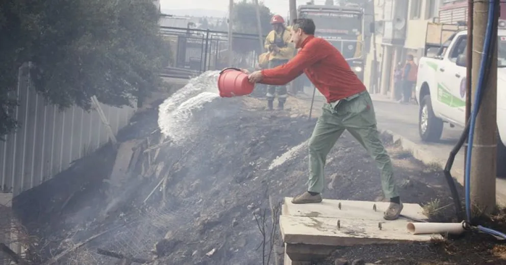 El incendio de pastizales en un baldío mantuvo en vilo a los vecinos del barrio Belgrano