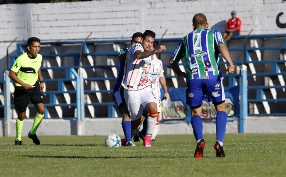 Cruz del Sur igualó sin goles ante Maronese y quedó eliminado