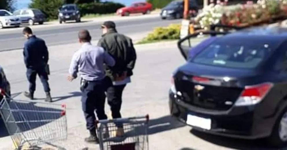 Un hombre quiso abonar la compra del súper con billetes falsos