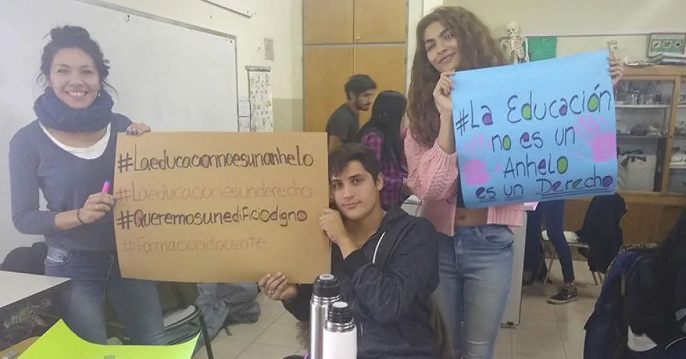 Comunidad Educativa del Instituto de Formación Docente reclama ampliación del edificio