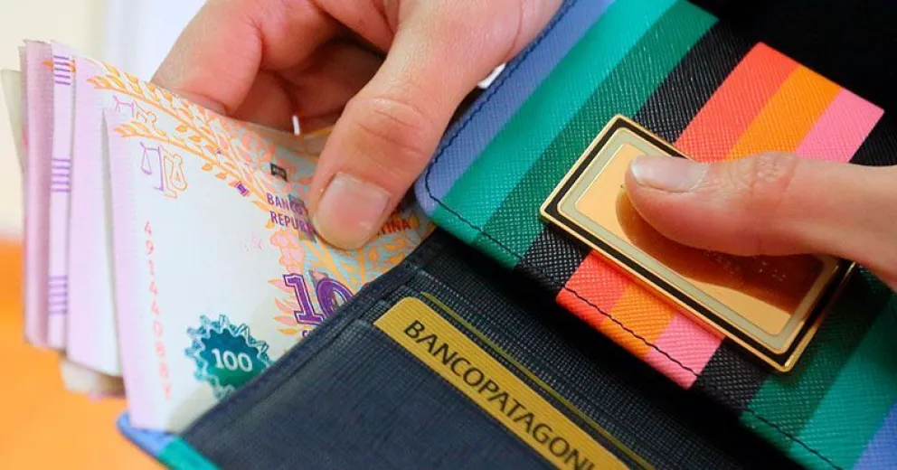 El 1 día de abril comenzarán a cobrar sus salarios de marzo los estatales rionegrinos