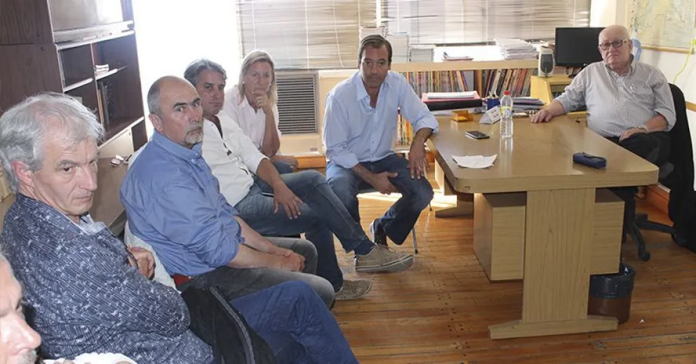 Martín Soria se reunió con ingenieros y se mostró confiado