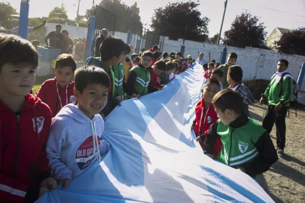 Más de 800 niños participaron del torneo de fútbol Veteranos de Malvinas