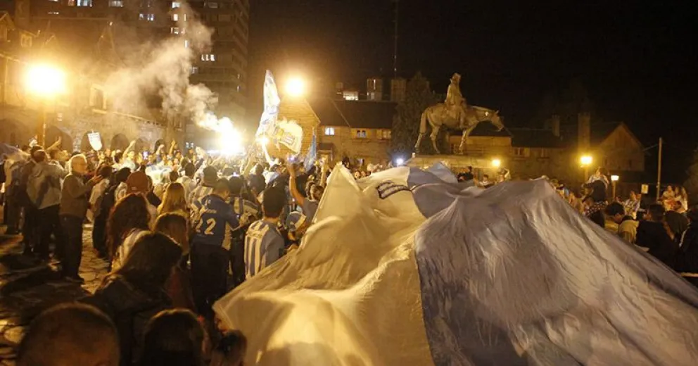 El festejo de los hinchas de “La Academia” se hizo sentir fuerte en Bariloche