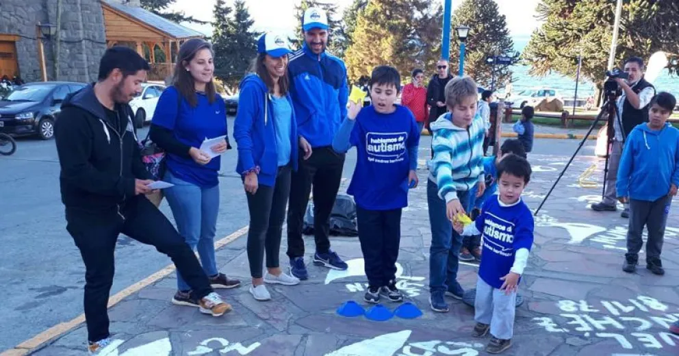 El Centro Cívico se pintó de azul en el Día Mundial de Concienciación del Autismo