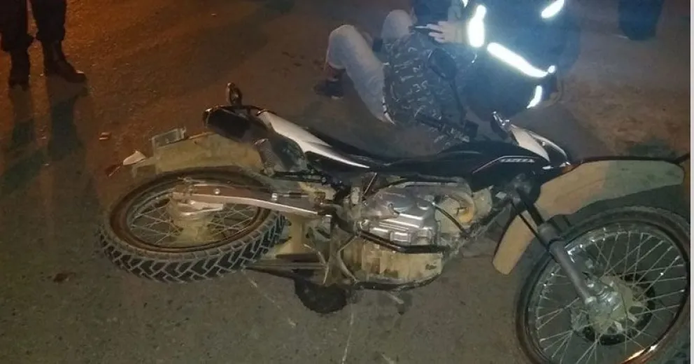 Taxi habría girado en “U” y fue embestido por una moto cuyo conductor iba alcoholizado