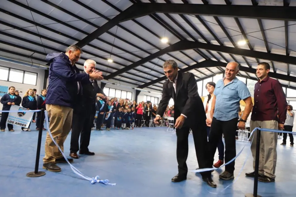 La Escuela Cooperativa Los Andes inauguró su gimnasio