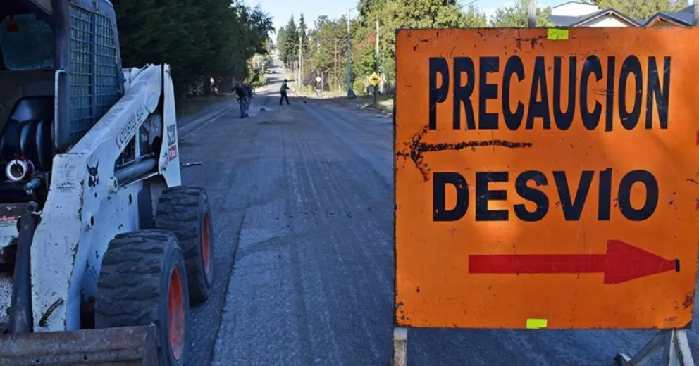 Precaución por obras de pavimentación en calle Campichuelo