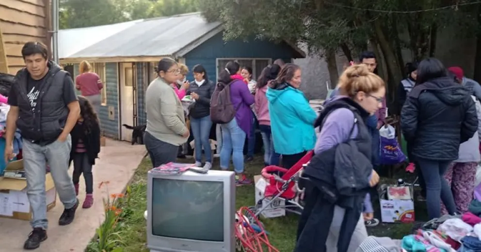 Exitosa feria del garaje en el Virgen Misionera