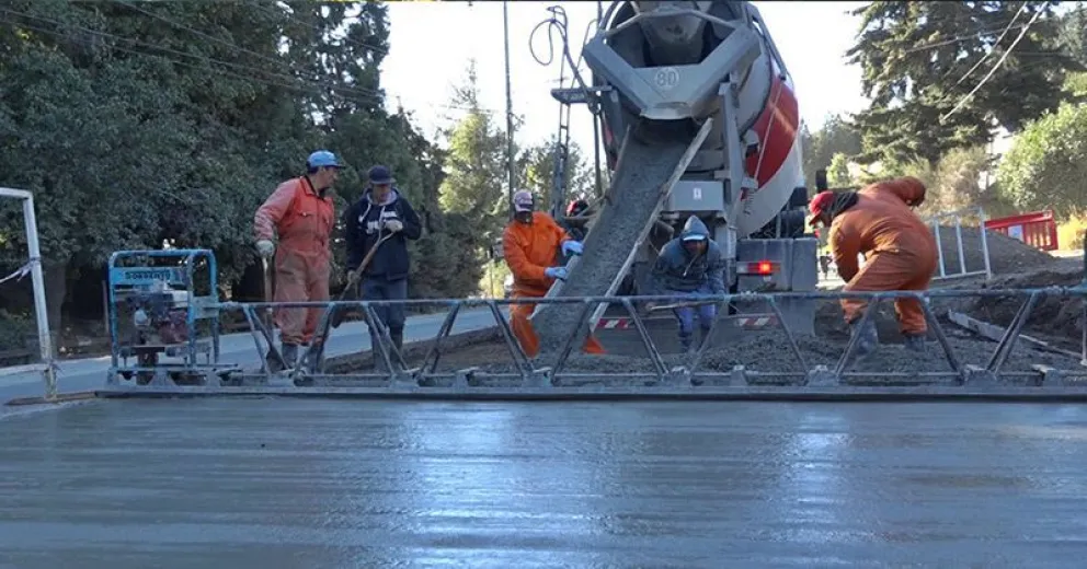Avanzan los trabajos de hormigonado en Pioneros y Saihueque