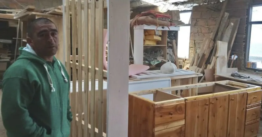 Internos del Penal III ponen mano de obra firme en la carpintería