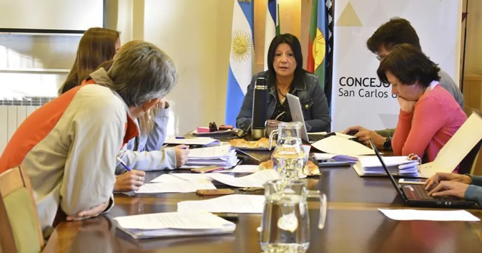 Dirigentes barriales denuncian que “hay transporte trucho”