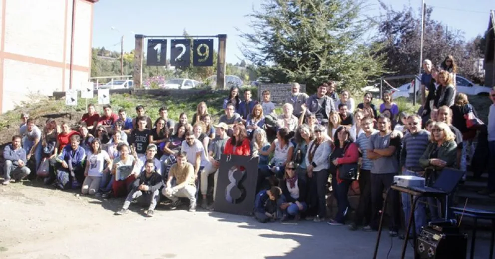 Sencillo y emotivo acto en el cambio de número del Contador de nietos recuperados