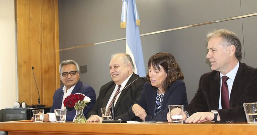 Tomaron juramento a secretarios del fuero de familia y a técnicas del Laboratorio Regional de Genética Forense