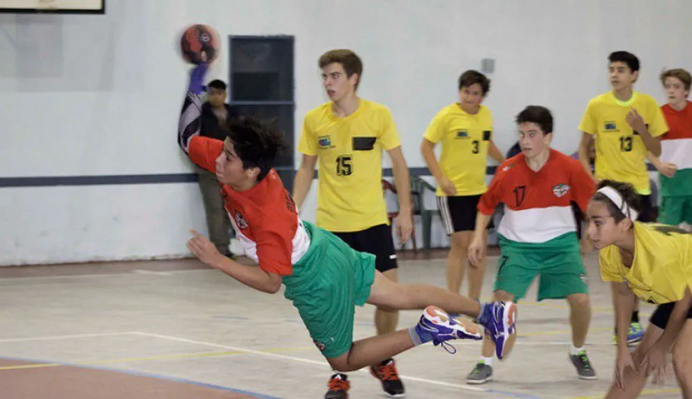 Este domingo habrá handball en El Bolsón y en el gimnasio Newenche