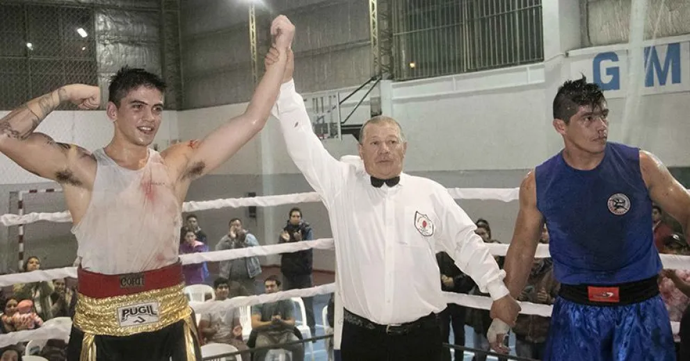 Triunfó Santiago Pincheira en una gran noche del boxeo amateur