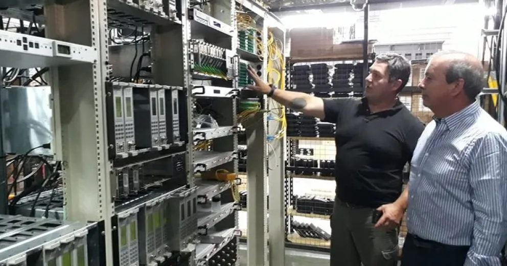 Internet: La fibra óptica llega a los hogares con un servicio que “vuela”