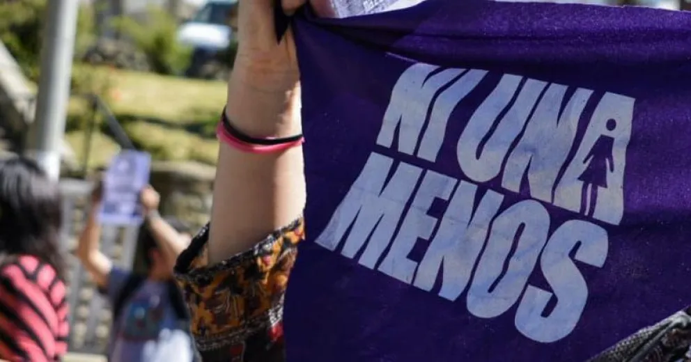 *Si vos o alguna mujer que conocés sufre violencia de género comunicate al 144, es una línea telefónica nacional gratuita que brinda contención, información y asesoramiento.