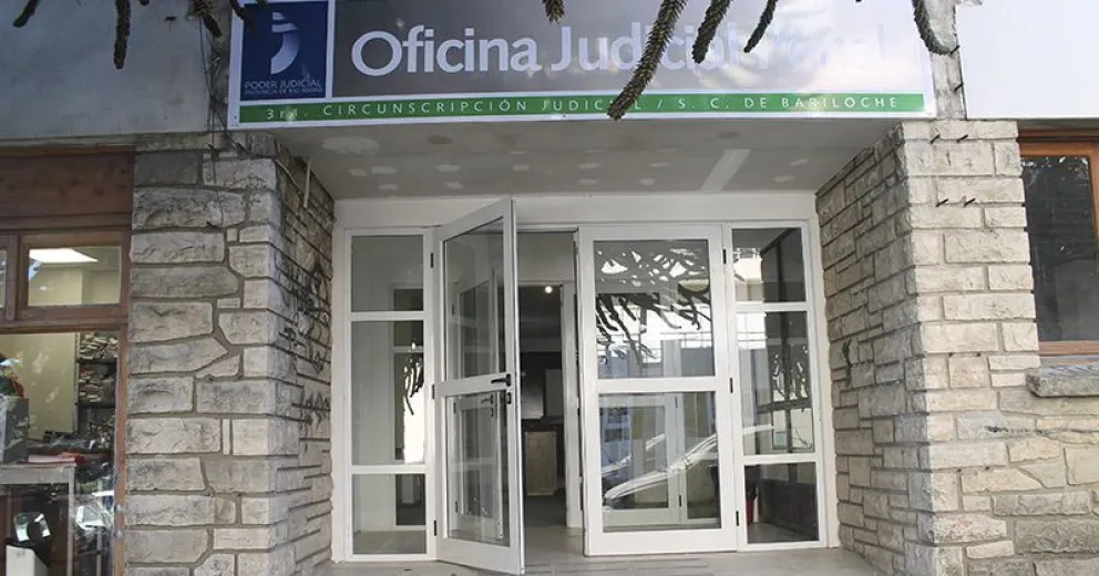 Supermercado de Bariloche despidió a una cajera y argumentó que era empleada tercerizada