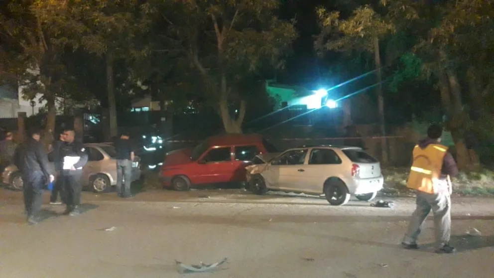 Dos heridos, uno estaría muy grave, en violento choque