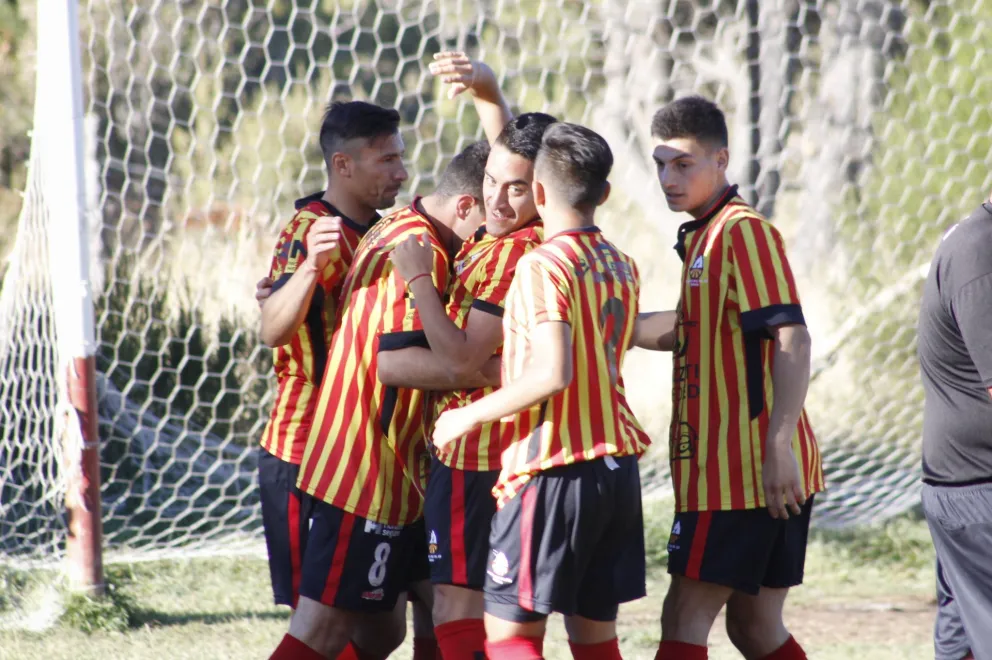 Cruz del Sur ganó en  el adelantado y es más líder que nunca