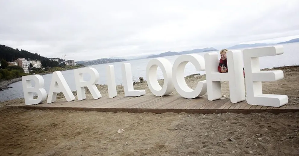 Decoraron la costanera con las letras de “BARILOCHE”
