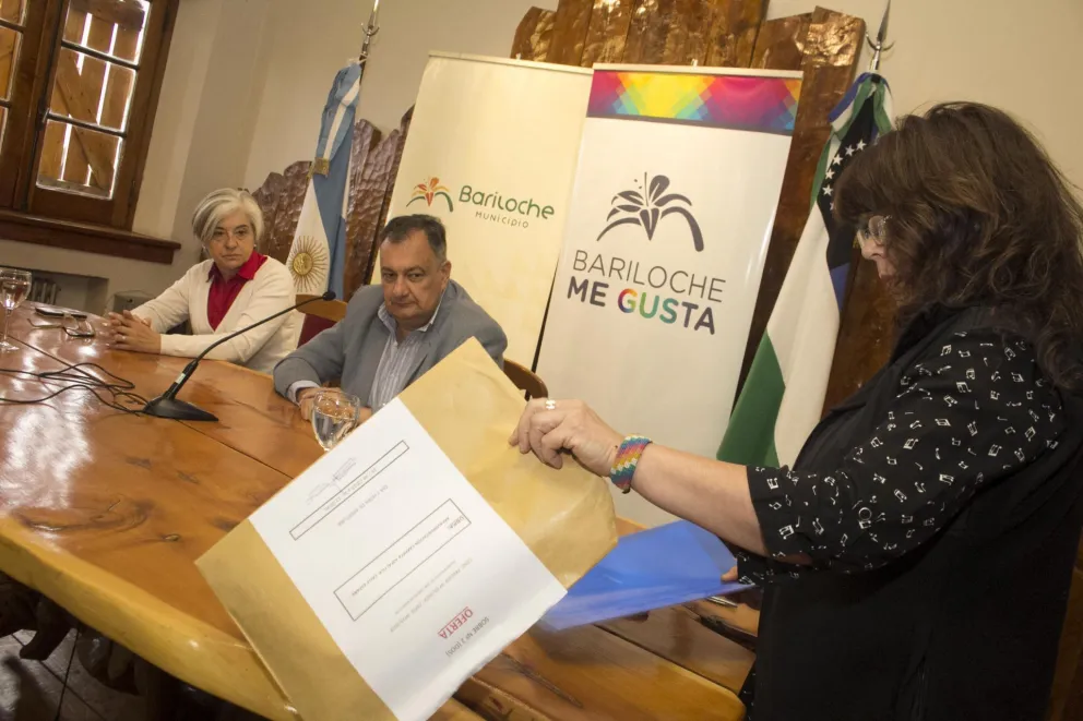 Se licitaron las obras de pavimento de Mange y de España
