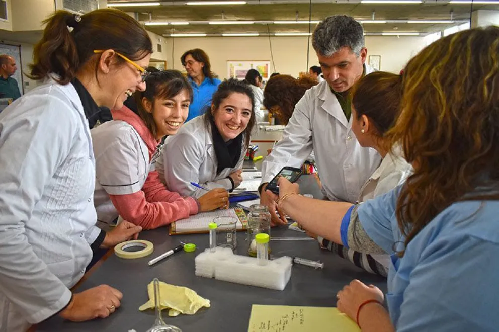 El Balseiro convoca a docentes de enseñanza media a capacitarse en óptica y electrónica