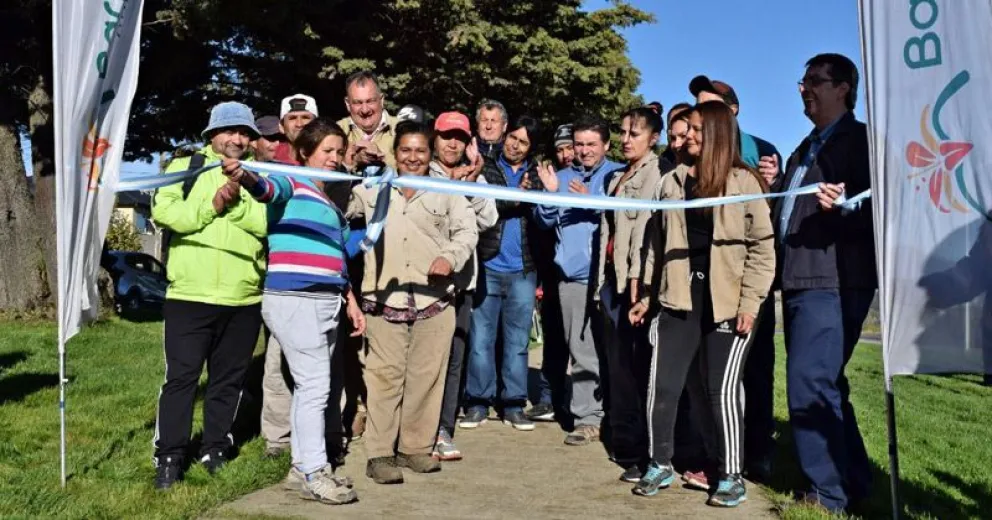 Gennuso destacó el trabajo de las mujeres de la Cooperativa Lucero en la obra