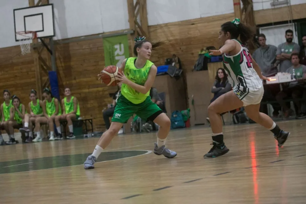 Equipos de la región protagonizan un torneo de básquet femenino en el Municipal 3  
